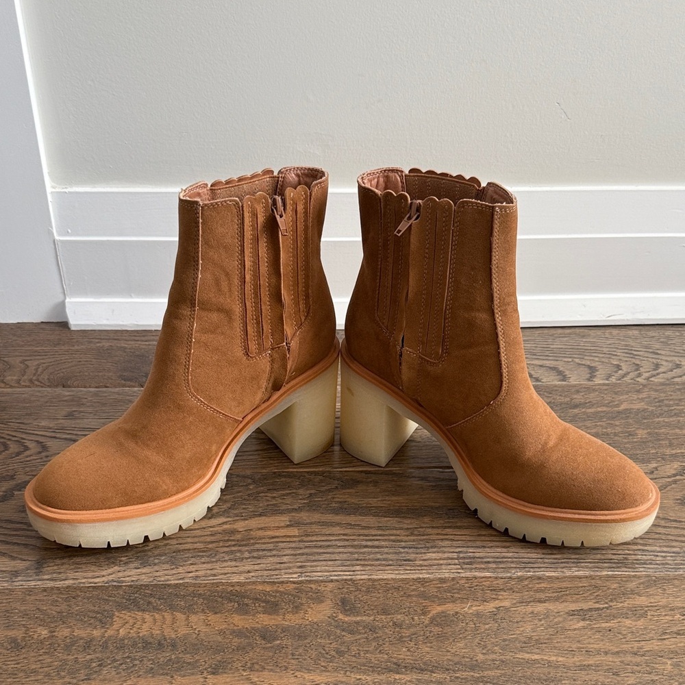 Elegant Tan Heeled Boots​ - Picture 5 of 6